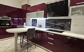 Luxury Station Apartment